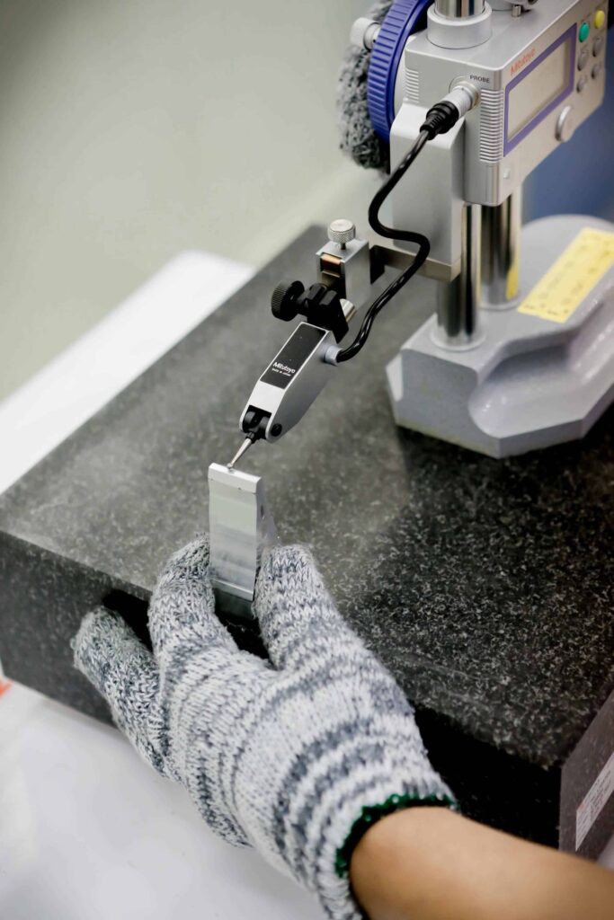 Roughness Tester to measure the smoothness of the work’s surface